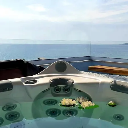 Apartment Rooftop Loft With Jacuzzi *